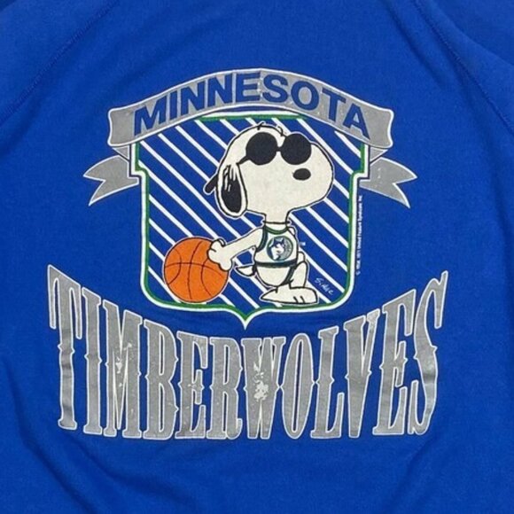 Retro Minnesota Timberwolve X SNOOPY Sweatshirt , Minnesota Timberwolve - Picture 3 of 4